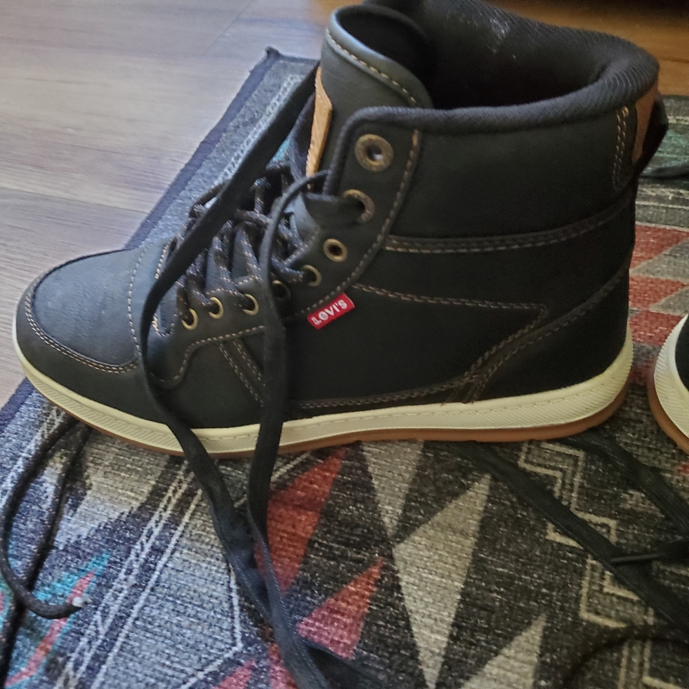 boots - Picture 2 of 5